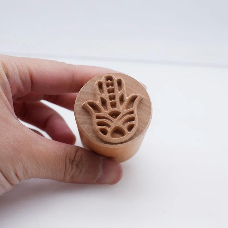 Carimbo de argila textura de mão, Grave Ferramentas para Cerâmica e Cerâmica, Blocos esculpidos, Ferramenta de cerâmica esculpida, Novo, Fatima Lucky, 3,5 cm Redondo - Image 1