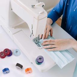 28 pçs linha de bobina colorida para máquina de costura de bordado diy costura bobinas de linha de costura com suporte de bobina caixa organizadora - Image 6