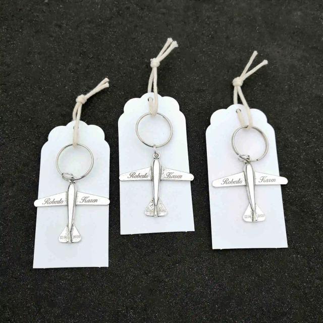 Chaveiro Vintage Personalizado com Avião - Nome e Data para Aniversários e Casamentos, Lembranças Únicas para Convidados