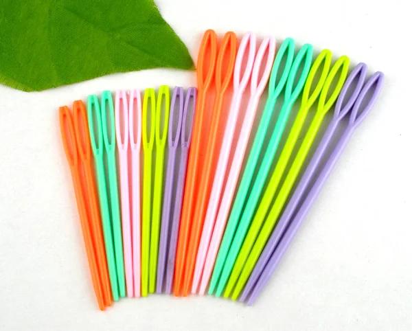 Conjunto de 20 Agulhas de Plástico Multicoloridas para Artesanato, Tricô e Crochê - Perfeito para Roupas e Sapatos
