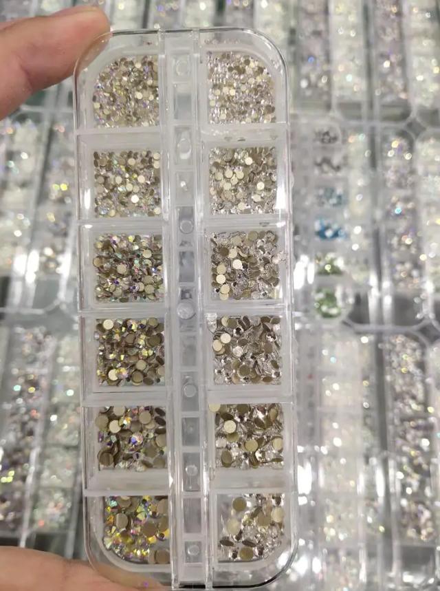 Kit de 2400 Peças de Strass AB Flatback para Unhas - Gemas Preciosas em 6 Tamanhos (1.5-4.5mm)