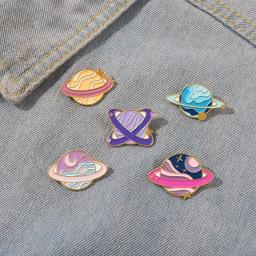 Alfinetes de lapela esmaltados femininos, coleção céu e galáxia estelar, romântico espaço e planeta, emblema de metal dos desenhos animados, bolsa e chapéu, joias astronauta, presentes infantis - Image 6