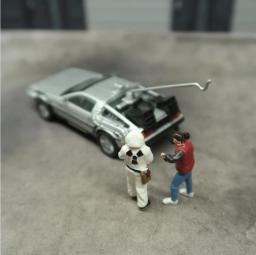 Clássico Diorama Miniature Cena Coleção Modelo, De Volta Para O Futuro, 2 Pessoas Elenco Carro de Liga, Figuras Simulação Estáticas, Escala 1:64 - Image 6