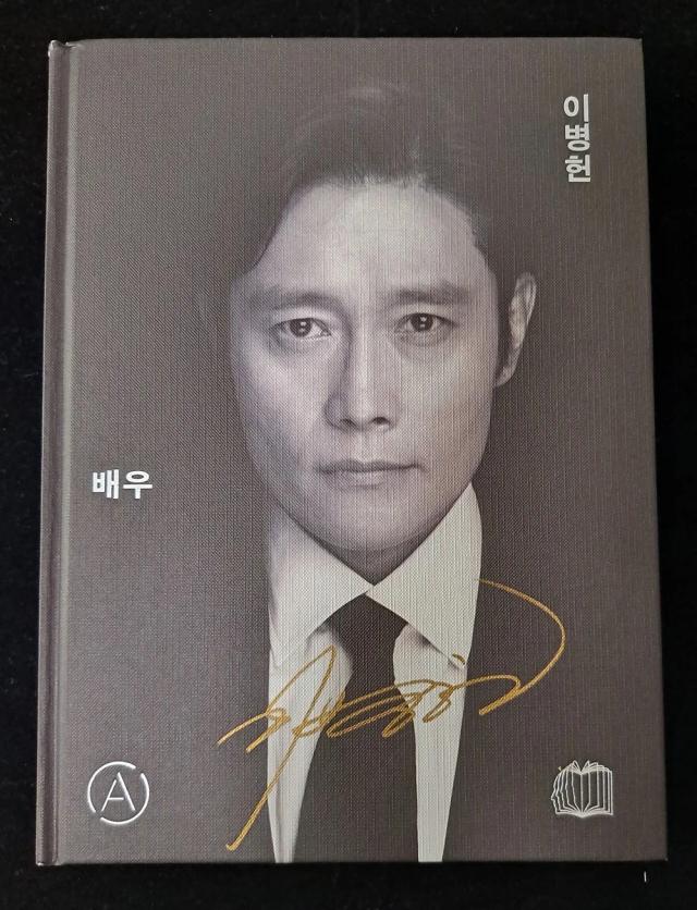 Photobook raro autografado e limitado de Lee Byung-hun - Edição de 30 anos - Versão Coreana 2020