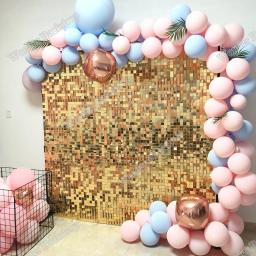 Decoração de parede com lantejoulas brilhantes e douradas - Image 1