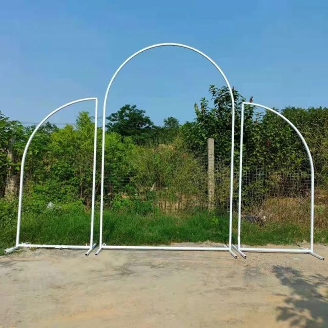 Decoração Irresistível: Conjunto de Arco de Casamento com Carrinho de Flores e Fundo de Balões para Festas ao Ar Livre