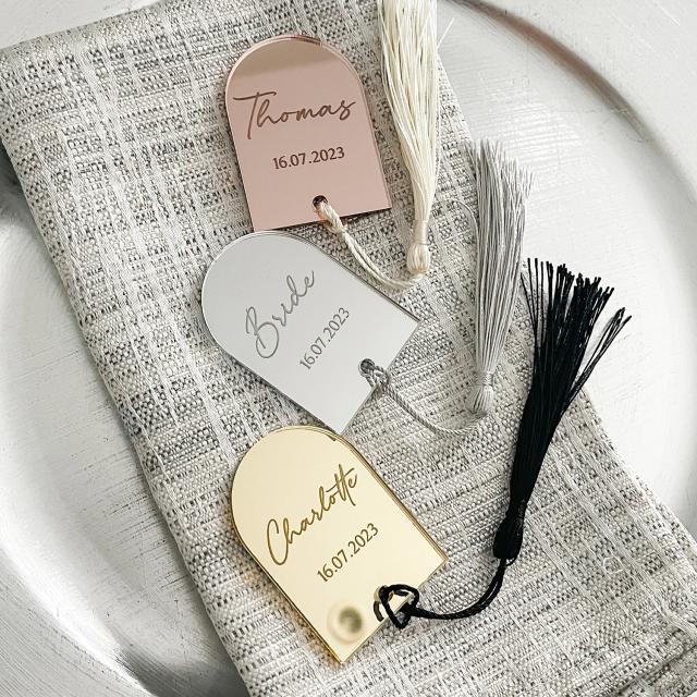 Cartões de Akrílico Luxuosos para Casamento com Decoração Elegante e Nome do Convidado em Destaque