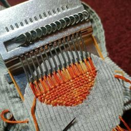 1pc mini darning tear máquina diy vestuário de costura pequeno tear pequeno mender tear para darning máquina com instruções acessórios - Image 5