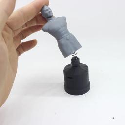 Saco de boxe em miniatura em escala 1/12 com luvas para decoração de casa de bonecas; Equipamento de ginástica para bonecas - Image 4