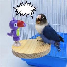 Papagaio brinquedos pássaro poleiro suporte de madeira natural plataforma de treinamento com mola de frango brinquedo para pequeno papagaio gaiola acessórios - Image 1