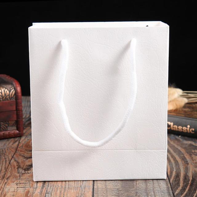 Saco de Presente Pequeno com Alças em Papel Branco e Preto - Ideal para Embalagem de Jóias e Doces