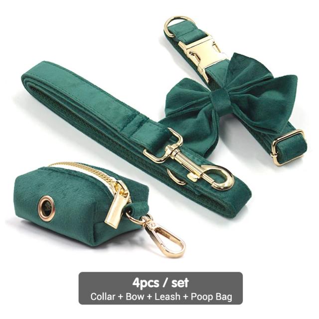 Coleiras e Arnês Ajustável Personalizados para Cães com Fivelas de Metal Seguras - Gift Set em Veludo Verde com Arco de Marinheiro