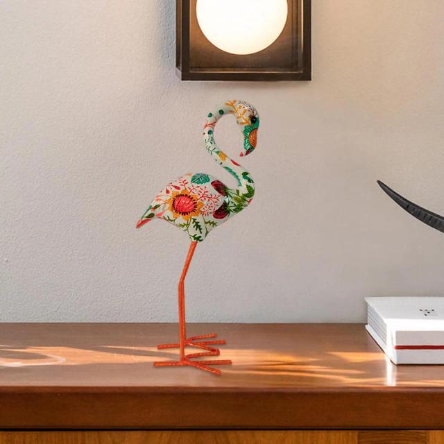 Esculturas de Resina de Flamingos para Jardim: Decoração Tropical Perfeita para Festas
