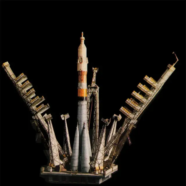 Foguete Soyuz Russo em Papel 3D DIY - Modelo Artesanal de 60cm na Escala 1/80 com Lançador