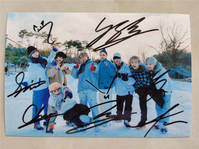 Coleção Exclusiva de Presentes K-Pop Autografados: NACIFIC, MAHAGRID, Maxident e NACIY ODINARY