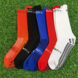 Meias esportivas antiderrapantes respiráveis para homens, perfeitas para futebol, basquete, tênis e ciclismo - Image 1