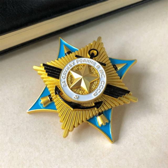 Medalha Comemorativa de Metal Russo das Forças Armadas com Emblemas e Ornamentos da União Soviética