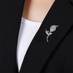 Broches de flores de cristal para mulheres, broche de tulipa banhado a prata, alfinetes de lapela, elegante, corpete, vestido de luxo, joia de zircônia, presente - Image 2