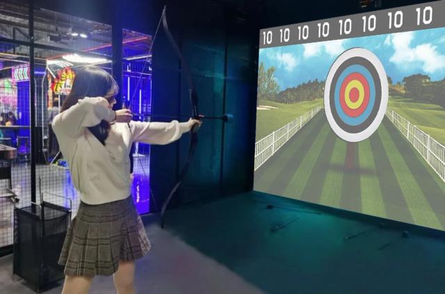 Experiência Interativa de Tiro com Arco em Playground Indoor