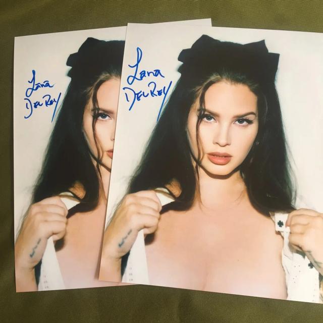 Foto autografada de Lana Del Rey em edição limitada, 20x25 cm, 2023, feita à mão