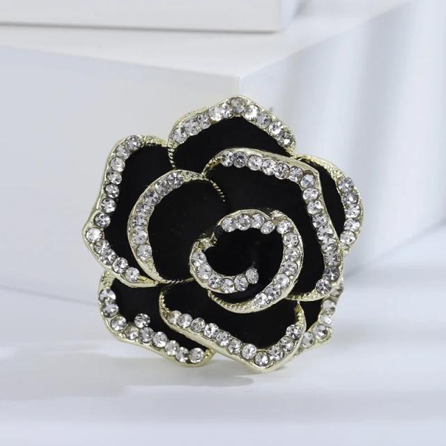 Broche Feminino Requintado em Esmalte Vermelho e Preto com Flores Rosa - Acessórios de Luxo para Lapela e Roupas