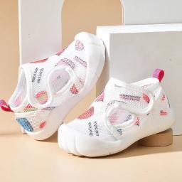 Tênis de rede antiderrapante com sola macia para bebês, sapatos clássicos para bebês, meninos e meninas recém-nascidos, primeiros caminhantes - Image 1