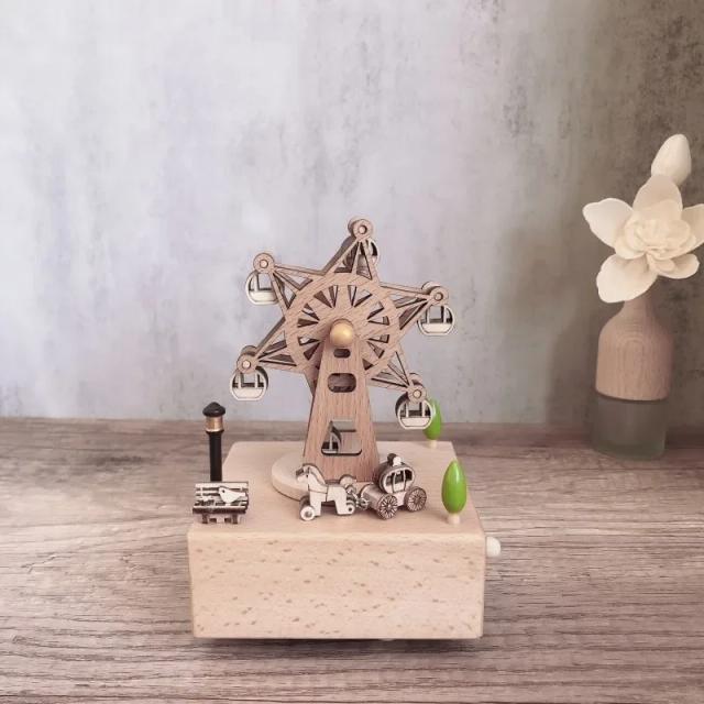 Caixa de Música Giratória de Madeira Artesanal para Presentes Criativos e Decoração de Mesa no Natal