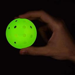 Pickleball luminoso para competição ao ar livre, bola verde durável, luz da noite, brilhante no escuro, 74mm, 40 buracos - Image 1
