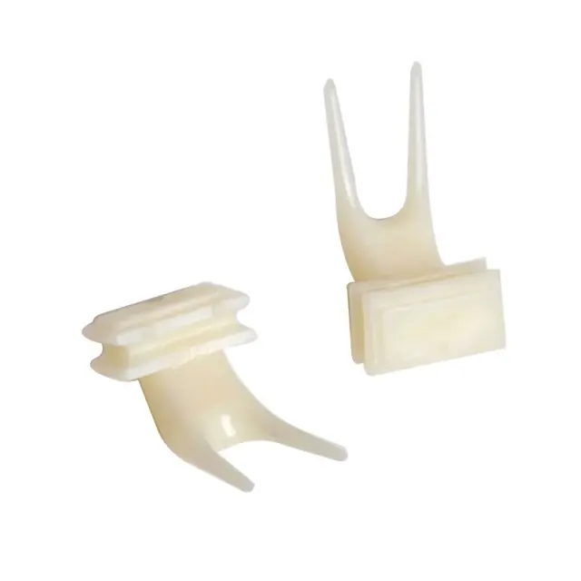 Suporte de Plástico para Comida de Papagaios com Garfo de Frutas e Prateleira Prática para Alimentação na Gaiola