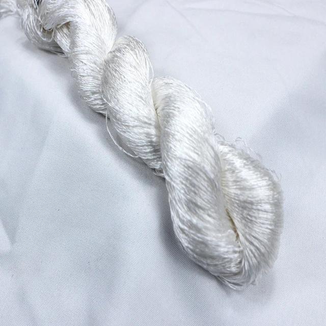 Linha de Bordar 100% Seda Bordada à Mão - Ponto Cruz em Preto e Branco, 400m, Cores Puras, 1 Unidade