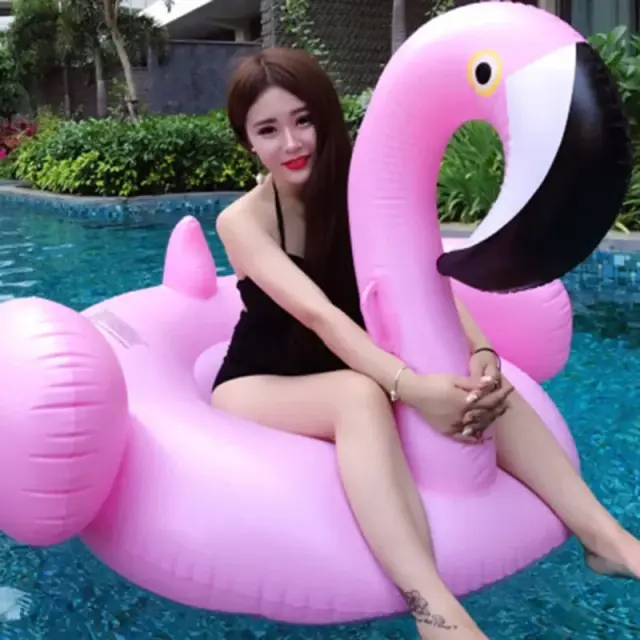 Flutuador Inflável de Flamingo Dourado para Piscina - Anel de Natação e Brinquedo para Festas Aquáticas