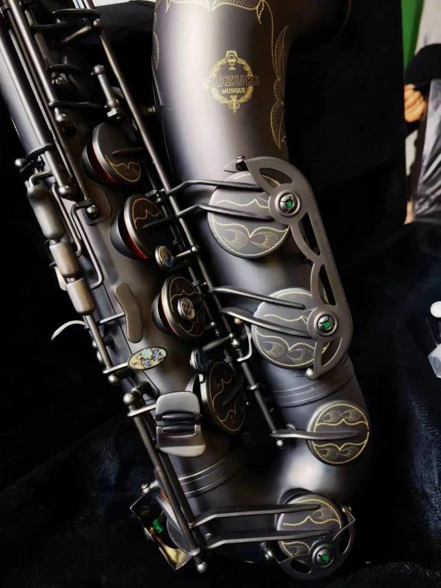 Saxofone Tenor Japonês Suzuki em Bb com Acabamento Cobre Antigo e Acessórios, Ideal para Músicos Profissionais