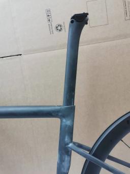 2024 novo quadro de carbono para bicicleta de estrada mais leve, todo o fio interno, grupo eletrônico, tubo de cabeça reniflador de velocidade, conjunto de quadros de carbono 700c - Image 3