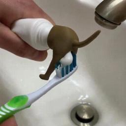 Engraçado Pooping Dog Butt Creme Dental Topper, tampa Do Dispensador Criativo - Image 1