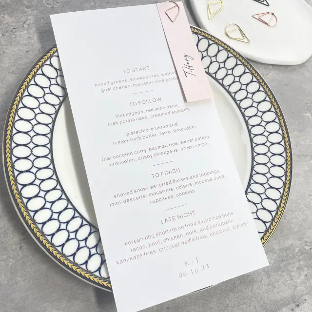 Menus Personalizados para Casamentos e Aniversários com 20-100 Cartões de Convidados em Ouro/Prata e Clipe Elegante