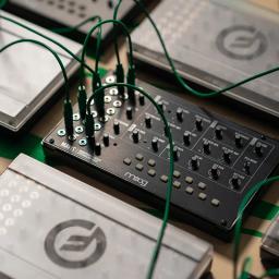 Sintetizador de simulação semi-modular Mavis - Image 2