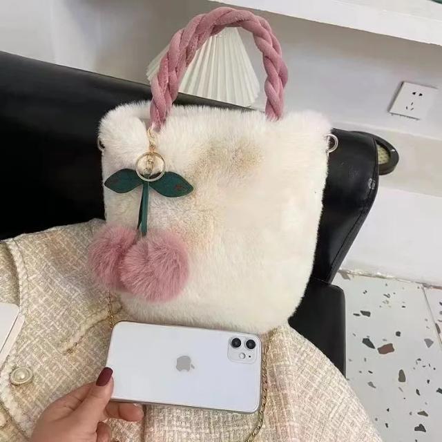 Bolsa de Balde de Pelúcia com Pingente de Cereja - Estilo Luxuoso para Mulheres