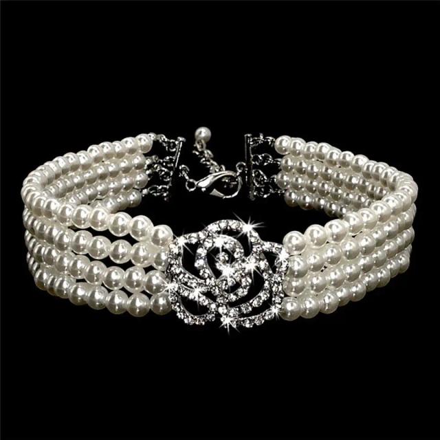 Coleira de Pérolas com Strass para Gatos e Cães - Estilo Elegante em Quatro Linhas