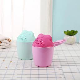 Colher de banho para crianças, copo recém-nascido de urso de desenho animado para banho, xampu, bailer, chá de bebê, copo de água para banho de 2 cores - Image 2
