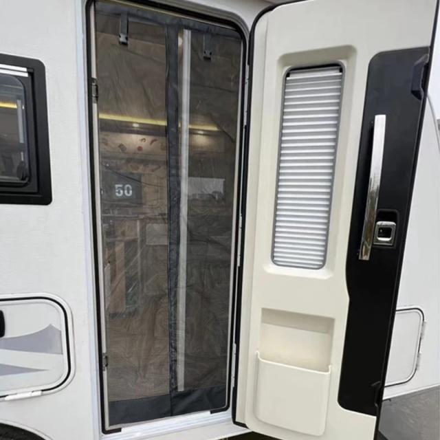 Mosquiteiro para Motorhome e Caravan: Proteção Eficaz Contra Insetos na Porta de Entrada Fiamma