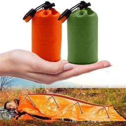Saco de dormir portátil à prova d'água para sobrevivência de emergência, caminhadas, acampamento, equipamento térmico, kit de primeiros socorros, cobertor mylar - Image 4