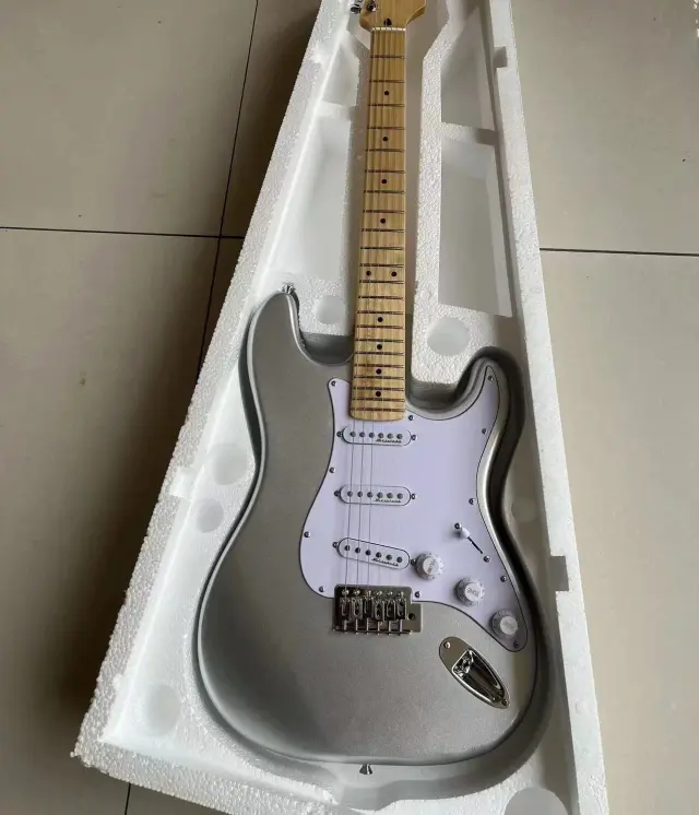 Guitarra Elétrica Personalizada de 6 Cordas com Envio Rápido em 5 Dias - Estoque Disponível