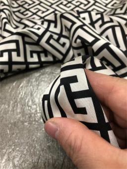 Tecido estampado de labirinto geométrico preto e branco, estiramento sarja, tecido de seda luxuoso leve, camisa high-end, casaco, terno, tecido de costura, moda - Image 3