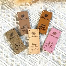 30pcs Etiquetas personalizadas do logotipo do couro para tricô Etiquetas de costura artesanal Acessórios Retângulo dobra sobre roupas artesanato etiqueta - Image 3