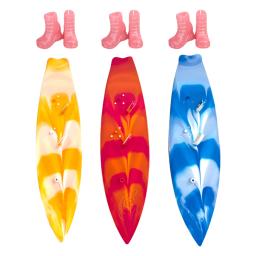 Nk cor aleatoriamente 2 itens/conjunto = 1 peça de prancha de surf + 1 par de sapato bota legal verão praia brinquedo esportivo para boneca barbie acessórios engraçados - Image 1
