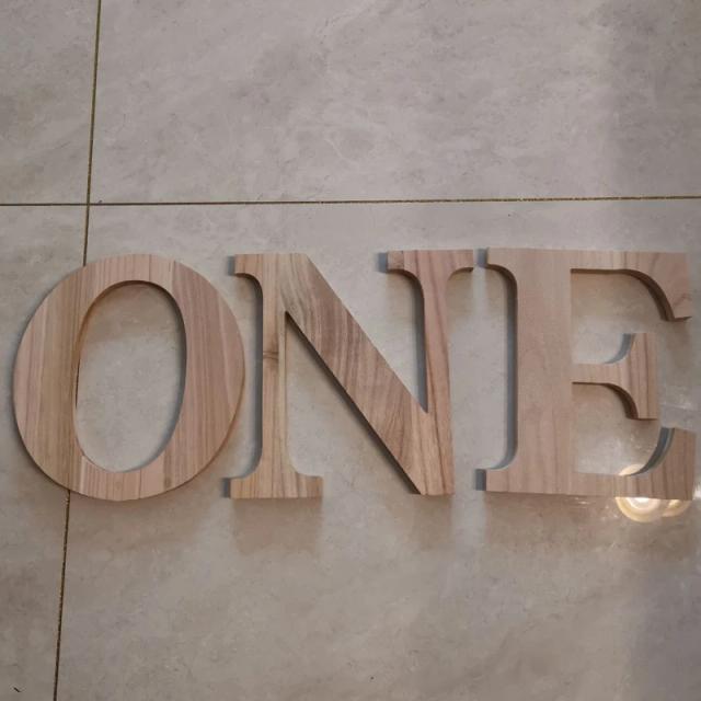 Decoração Artesanal: Letras de Madeira para Personalização de Nomes e Ambientes
