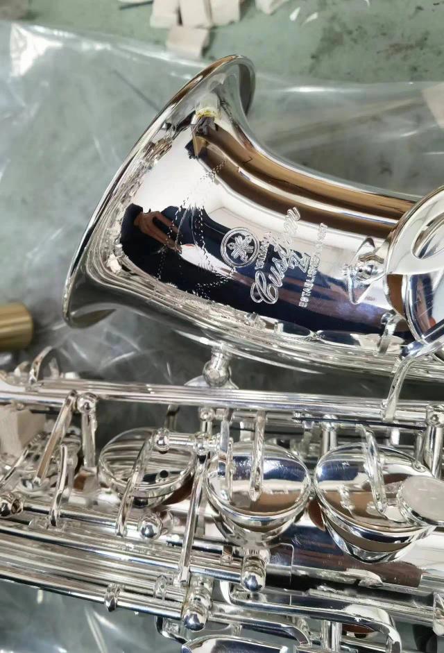 Saxofone Alto Eb YAS-82Z com Acessórios e Caso - Instrumento Musical de Alta Qualidade e Novo Design