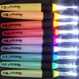 1pc led luz ganchos de crochê agulhas de tricô acessórios ferramentas de tecelagem ganchos de crochê diy luminosa ferramenta de agulha de tricô - Image 2