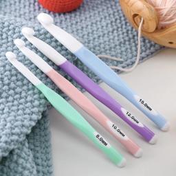 Antiderrapante ergonômico grande crochê ganchos para iniciantes, Agulhas plásticas de crochê, Extra longo, 1pc - Image 1