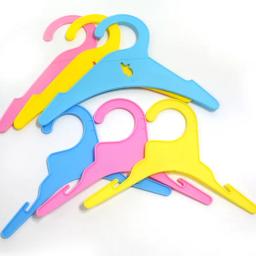 Prateleira plástica especial para gato e cachorro, cabide para animais, armazenamento de roupas penduradas, acessórios para cães, outono e inverno, 5pcs - Image 1